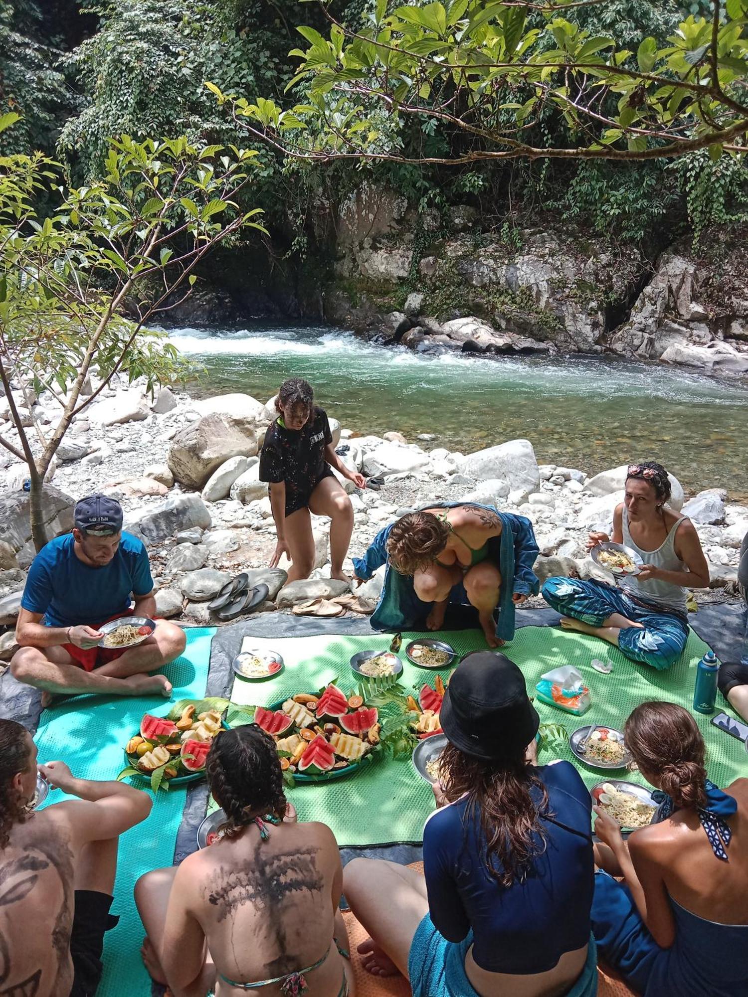 Jungle Life Guest House - Trekking & Transport Only Book With Us Bukit Lawang Exterior foto